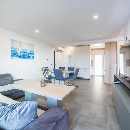 Karigo 4 * Makarska